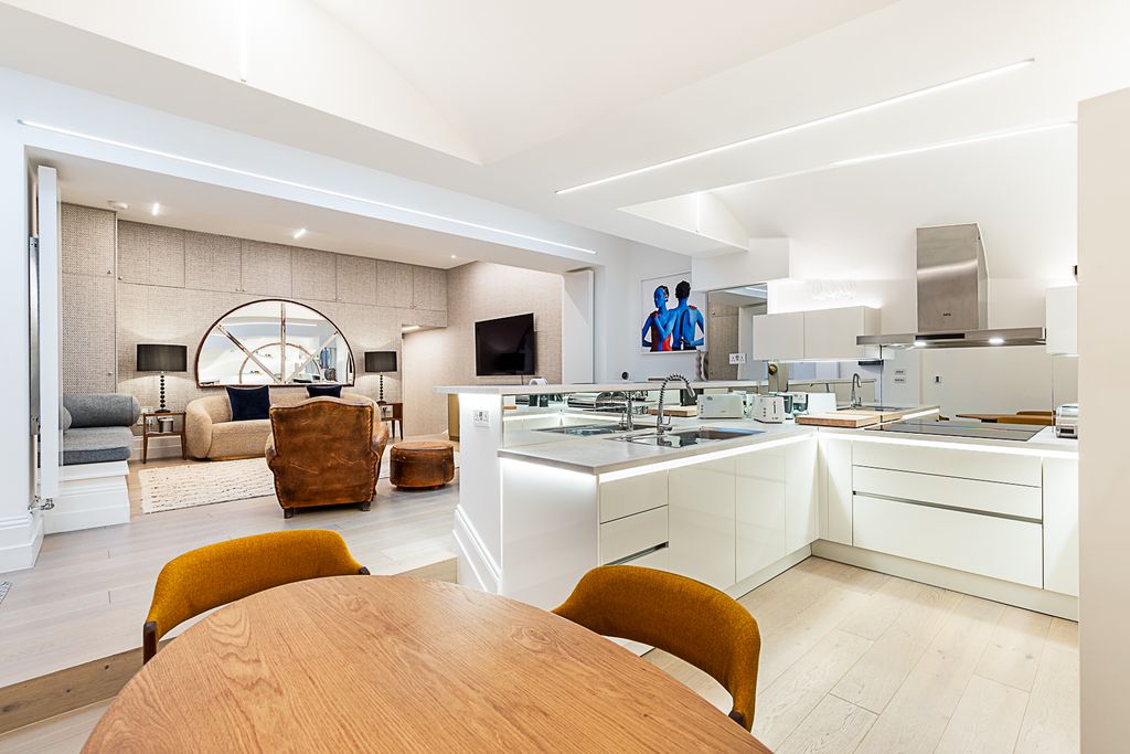 Property photo 2 of 38