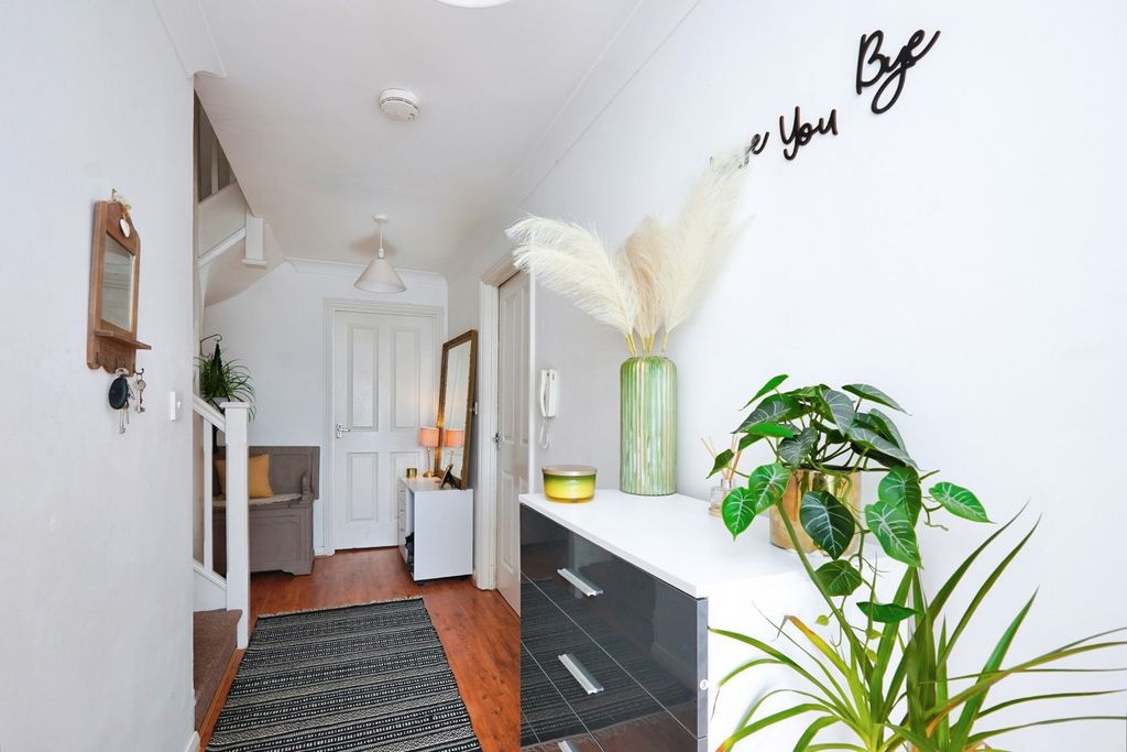 Property photo 3 of 19 Pbox-Img.Jpg