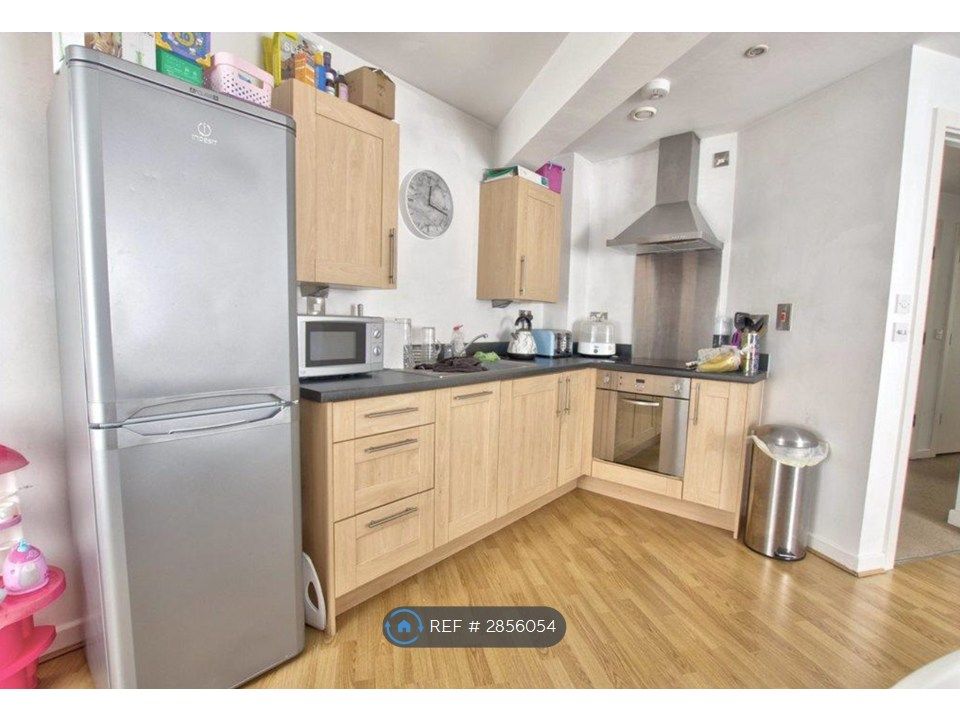 Property photo 3 of 10 Kitchen