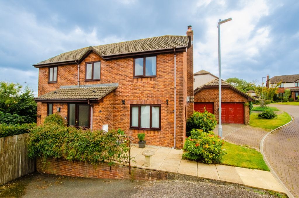 Property photo 1 of 10 3 Roseland Gardens Tps  Bodmin 01208 74182-1