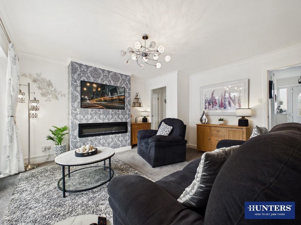 Property photo 1 of 18 Living Room