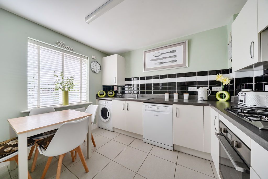Property photo 3 of 19 Kitchen/Breakfast Room