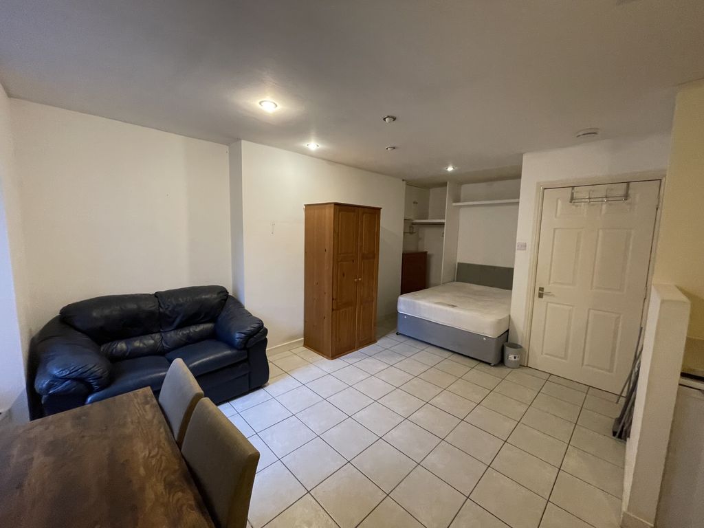 Property photo 2 of 5 Gallery