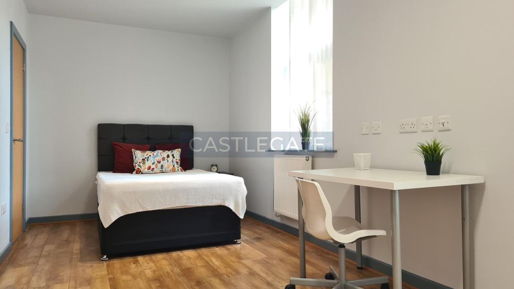 Property photo 2 of 16 Threadworks 1.2.1 Bedroom (1)