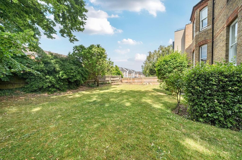 Property photo 2 of 20