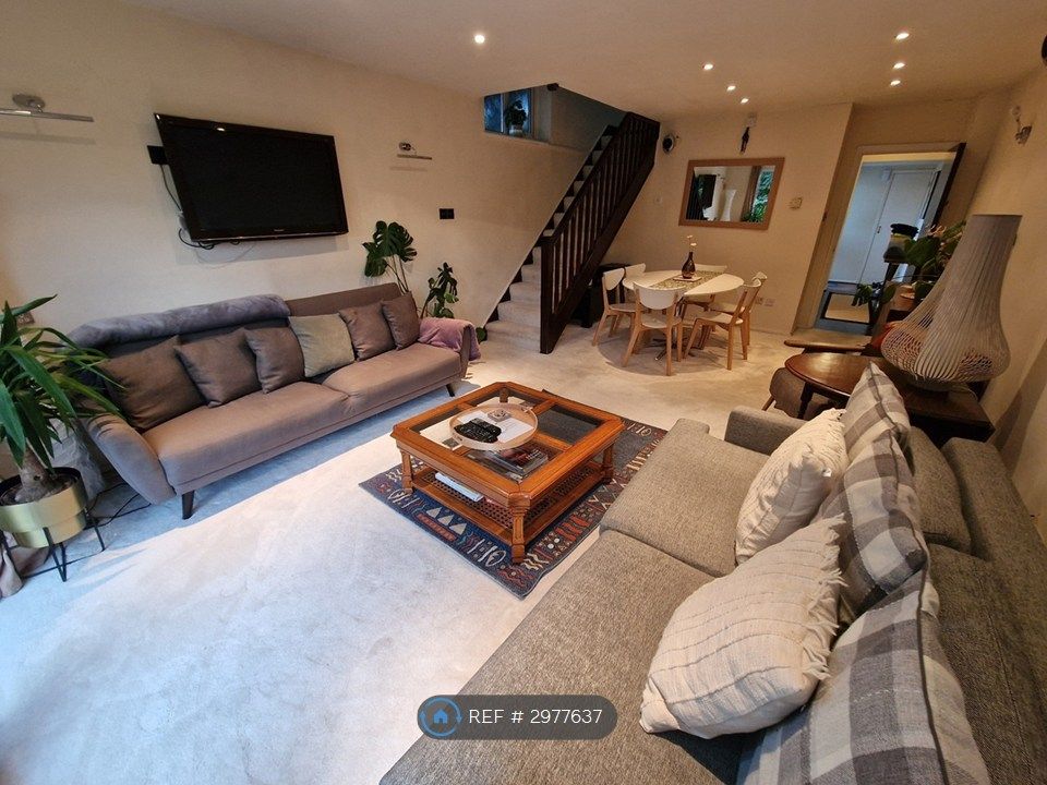 Property photo 1 of 31 Living Room