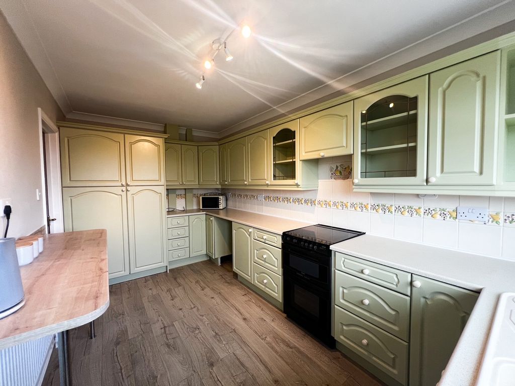 Property photo 2 of 9 Kitchen