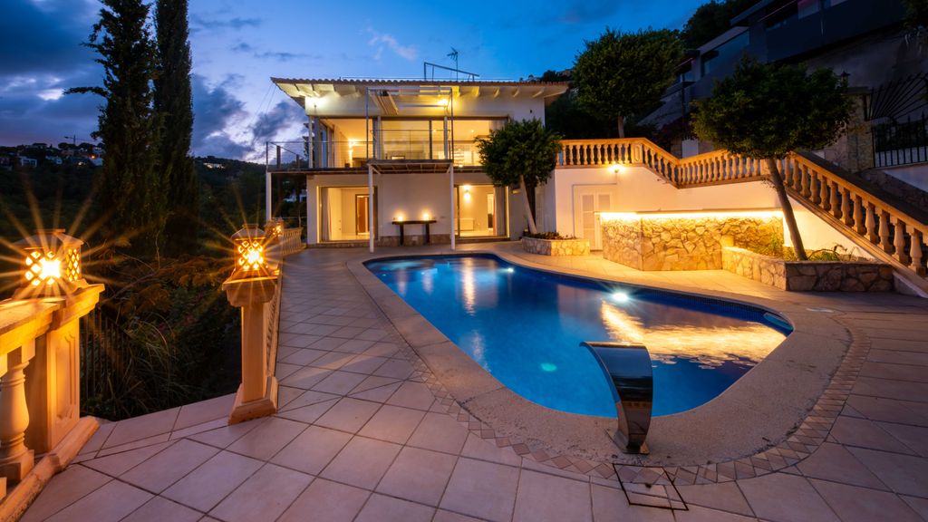 Property photo 1 of 28 74076 Small-33.Jpg