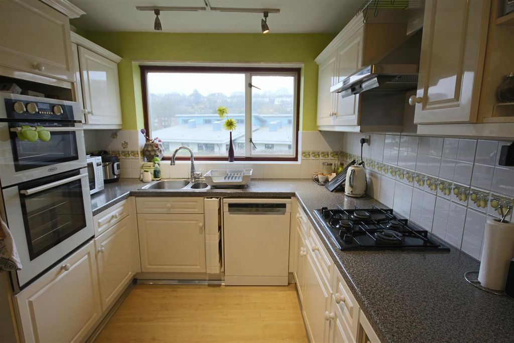 Property photo 3 of 16 Kitchen