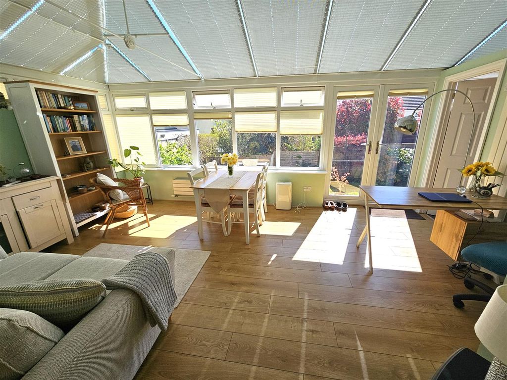 Property photo 2 of 20 Conservatory 1.Jpg