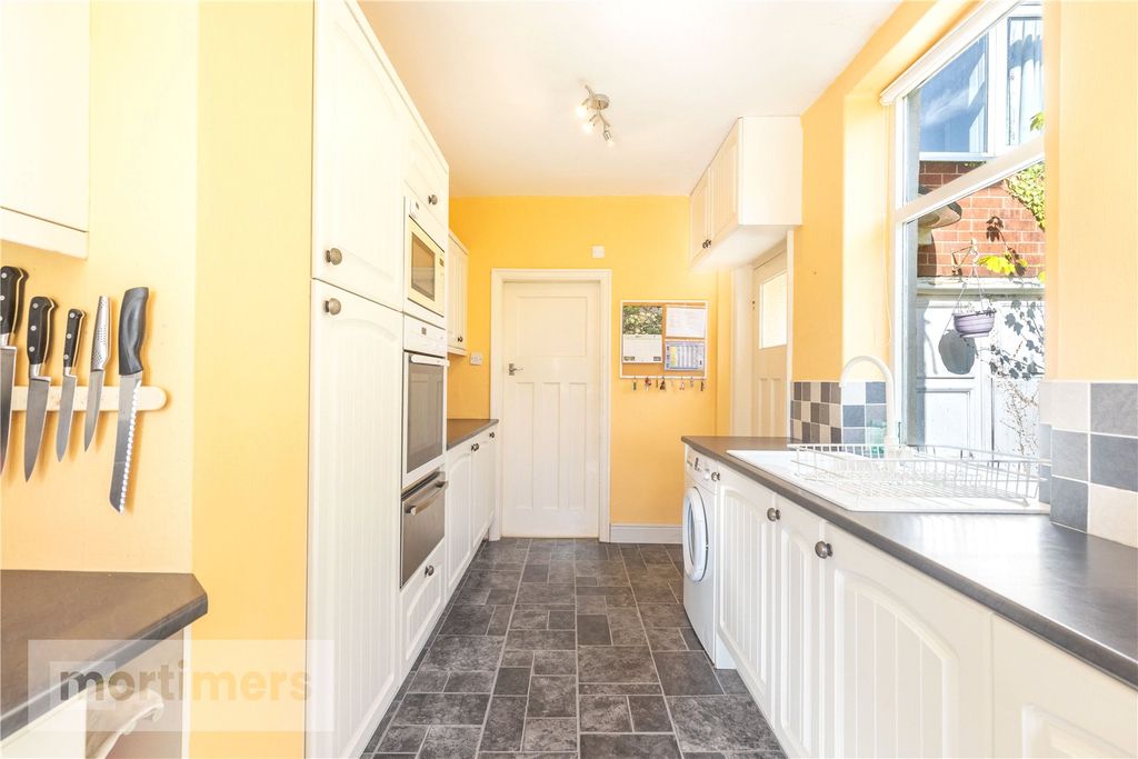Property photo 3 of 23 Kitchen