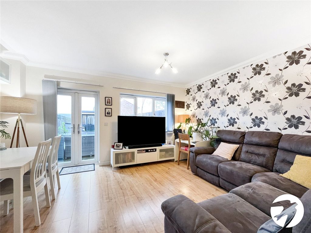 Property photo 2 of 18 Picture No. 15