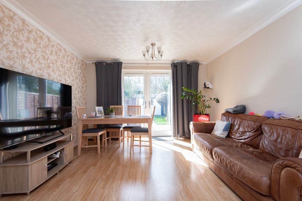 Property photo 2 of 9