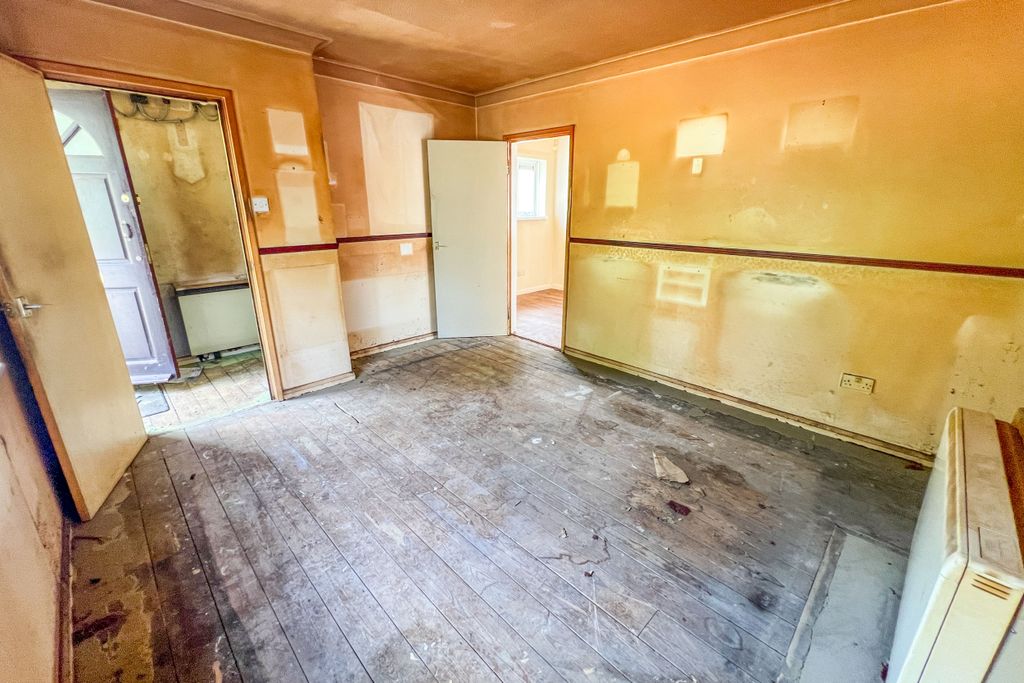 Property photo 3 of 14 33 Hollow Way, Bradenstoke, Chippenham, Wiltshire, Sn15 4Ex