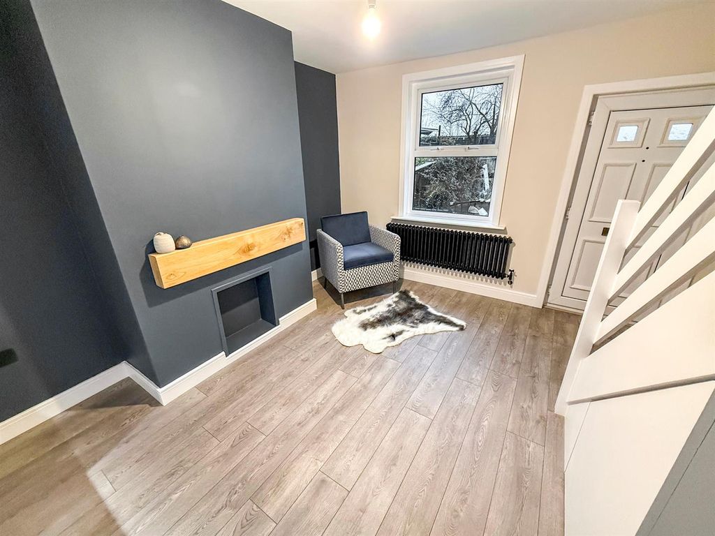 Property photo 3 of 13 Lounge