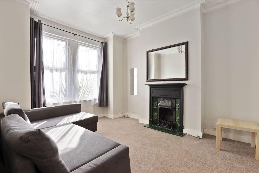 Property photo 2 of 15 01-Dfacjhpropwpen - 350 Blandford Road - 3 (1)-Med