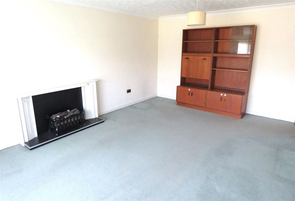 Property photo 2 of 10 Dining Area