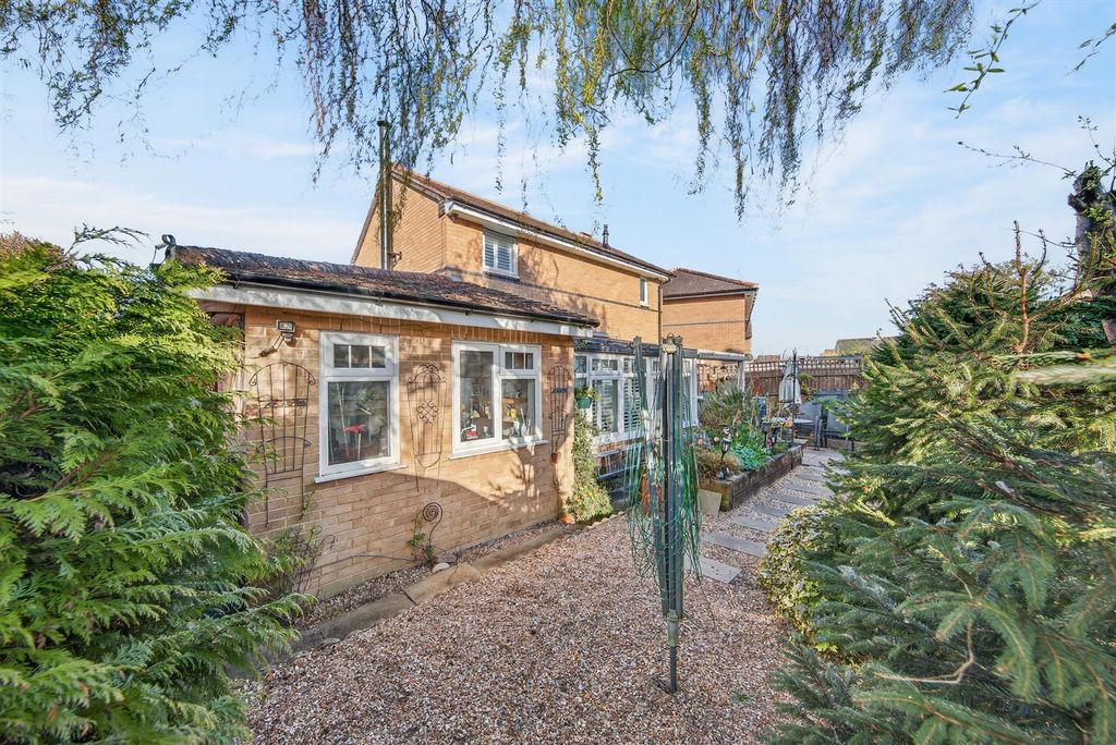 Property photo 2 of 24 11Greenhillclweb09.Jpg