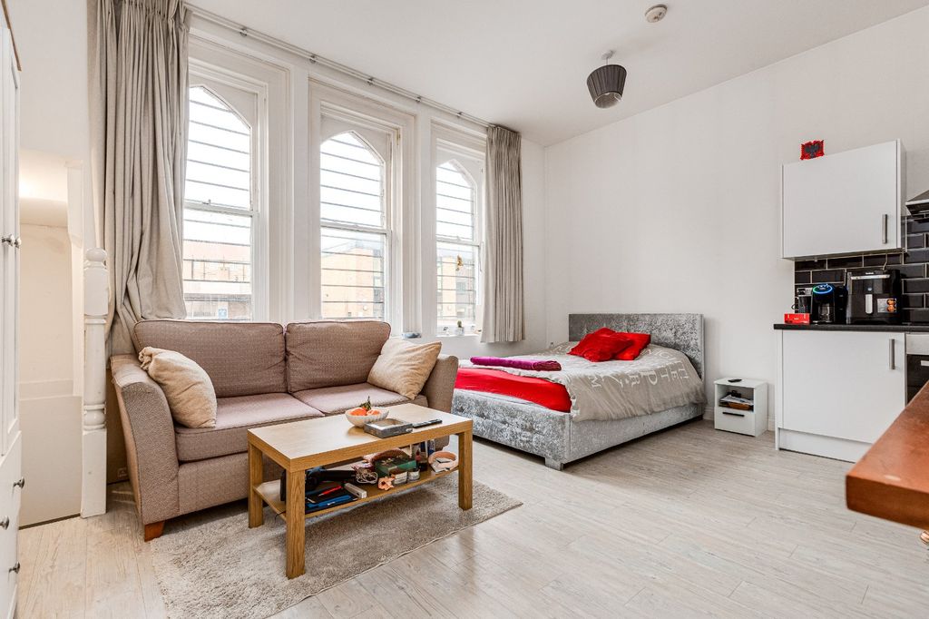 Property photo 3 of 6