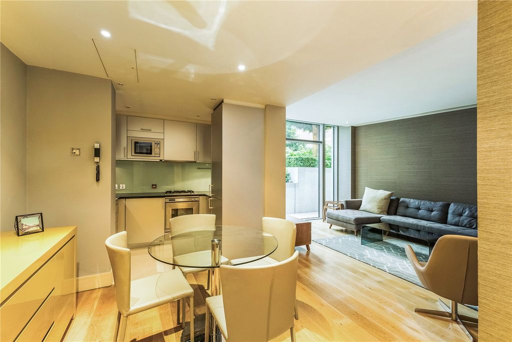 Property photo 3 of 10 Dining Room