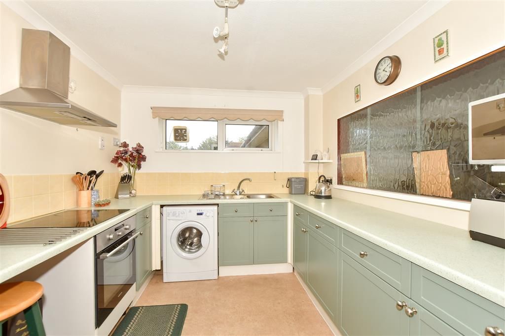 Property photo 2 of 10 Kitchen
