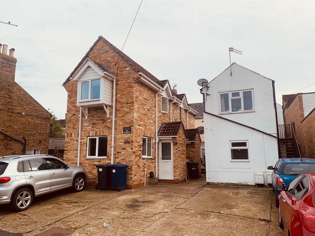 Property photo 1 of 8 Front