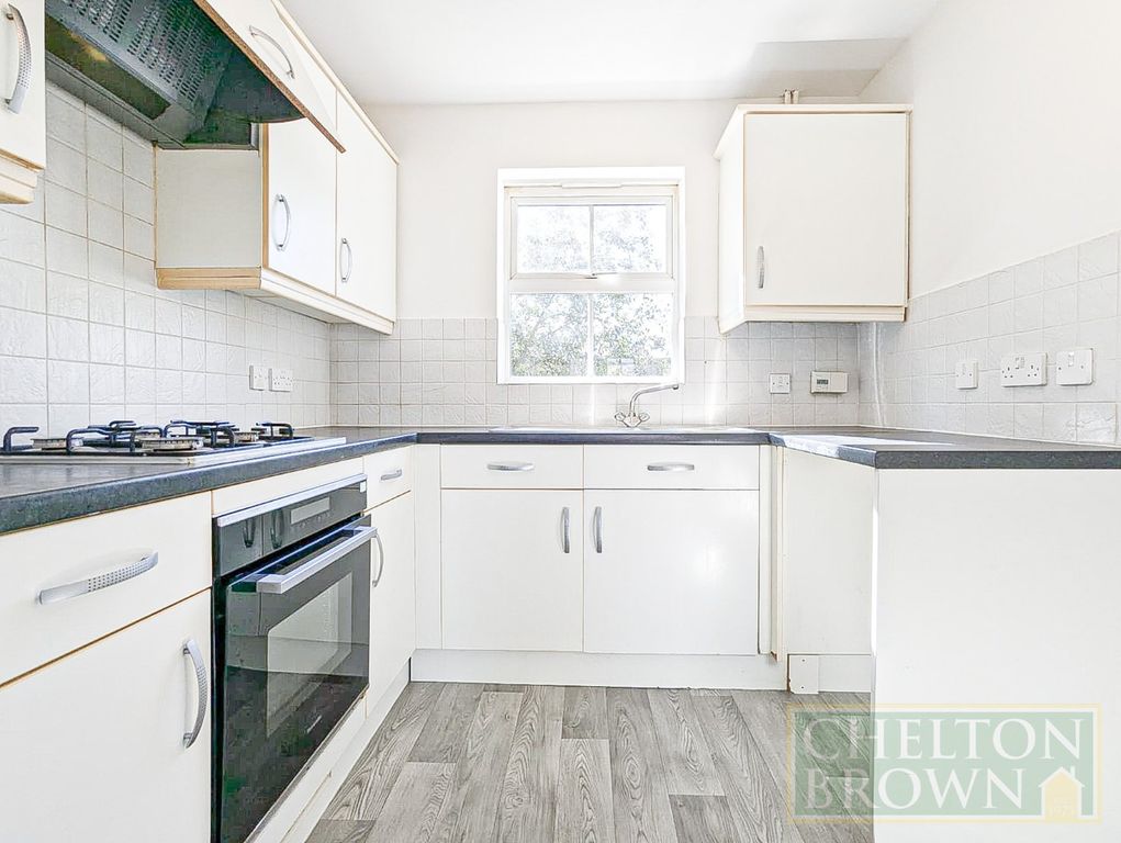 Property photo 2 of 11 Kitchen