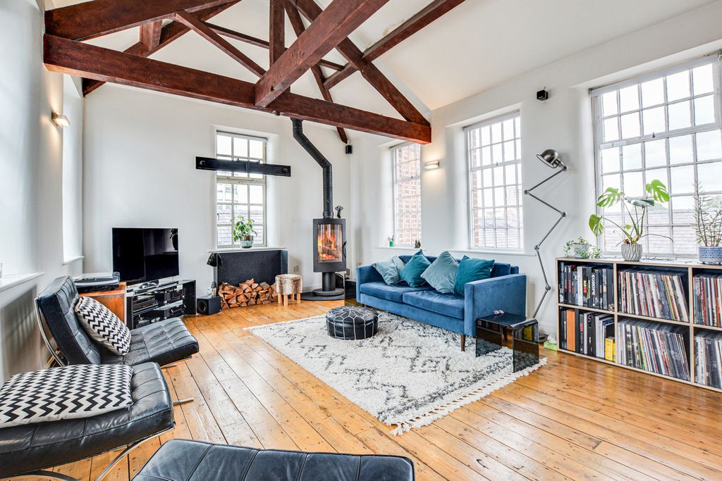Property photo 1 of 17