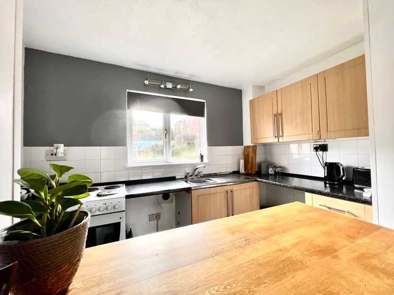 Property photo 3 of 7 Kitchen