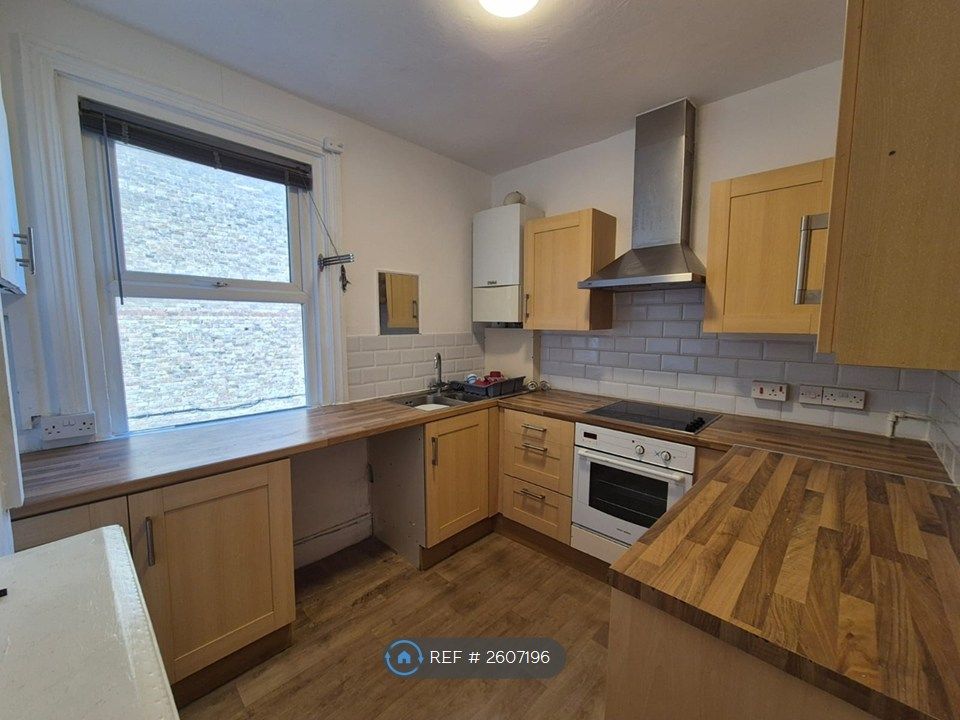 Property photo 2 of 8 Kitchen