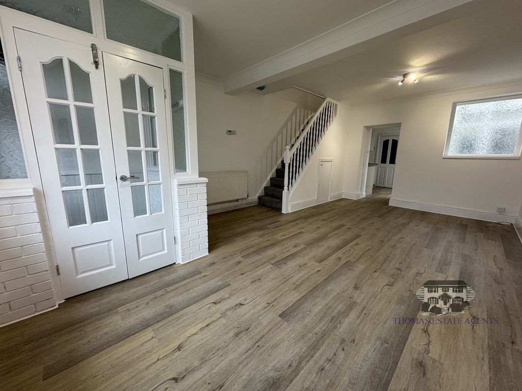 Property photo 2 of 10 Lounge