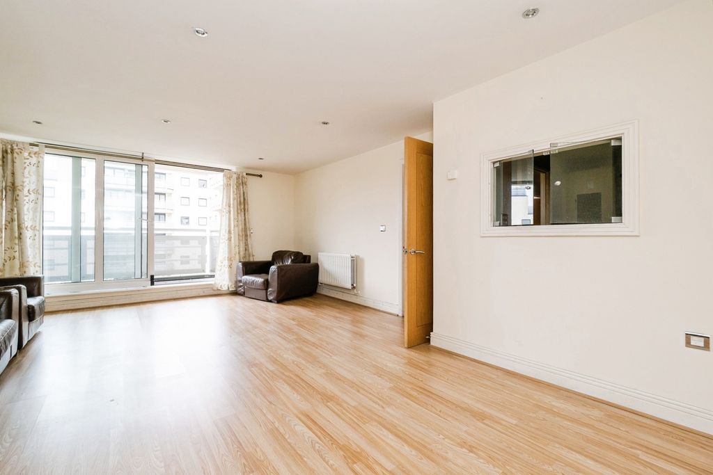 Property photo 2 of 17 Photo