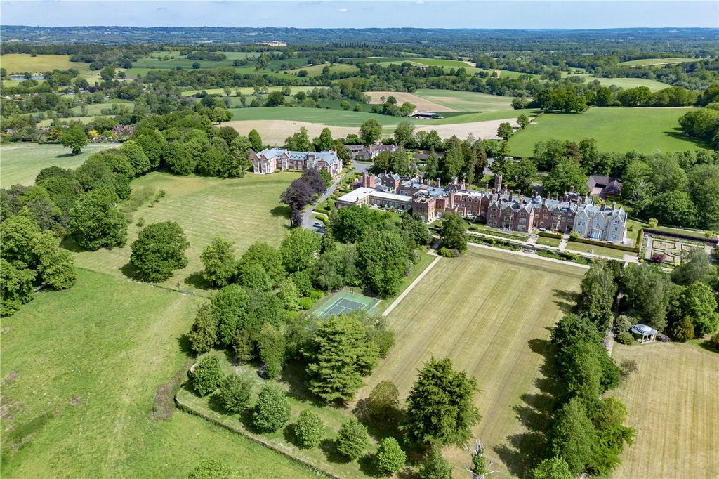Property photo 2 of 30 Swaylands Estate
