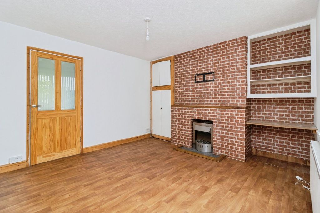 Property photo 3 of 18