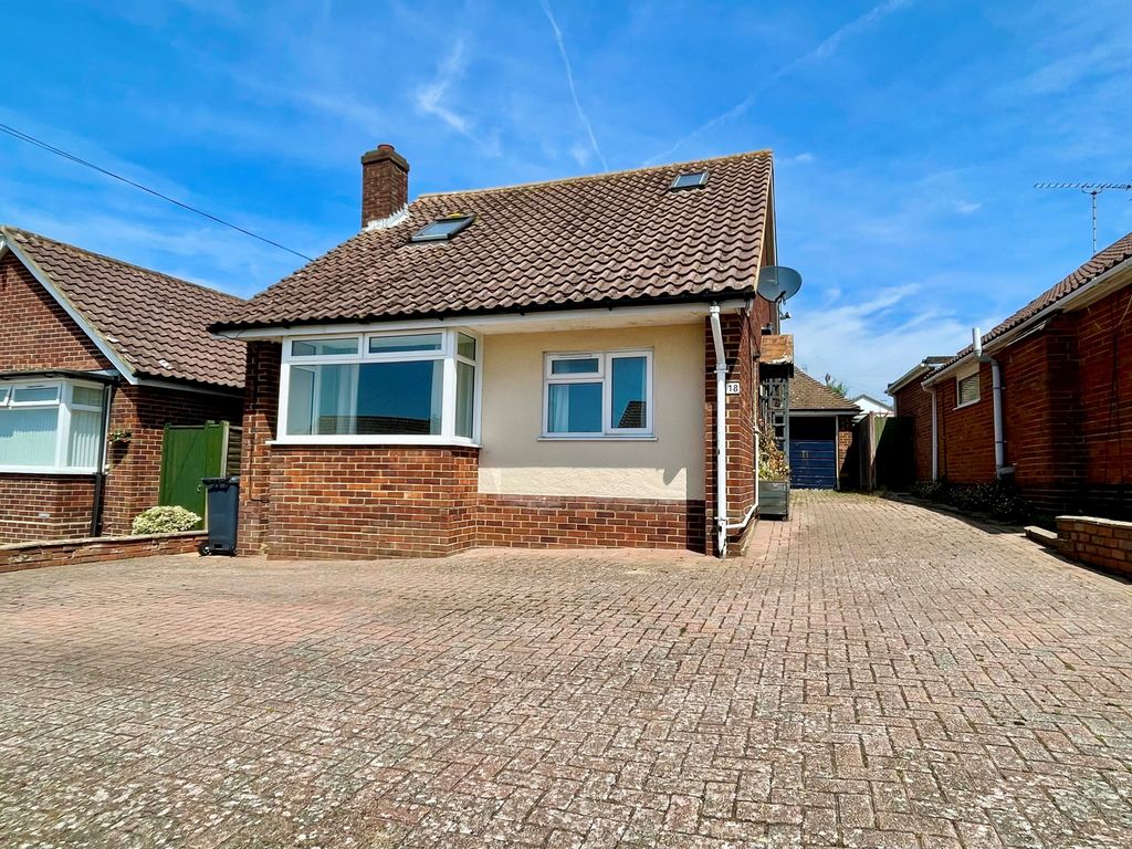 Property photo 1 of 17 18 Moorfoot Road Front