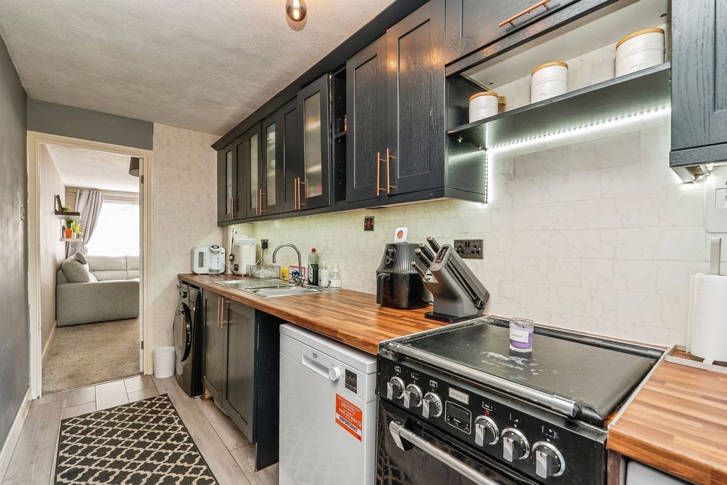 Property photo 3 of 18