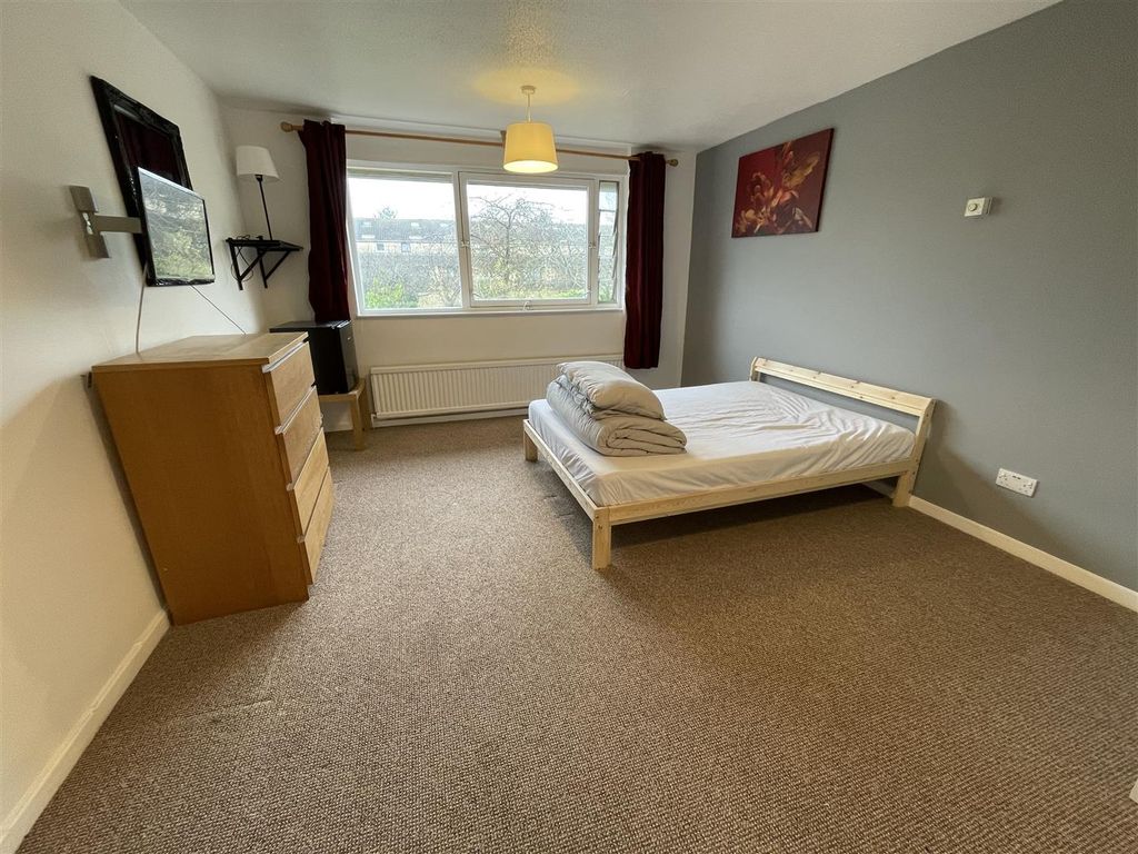 Property photo 1 of 3 Room 2