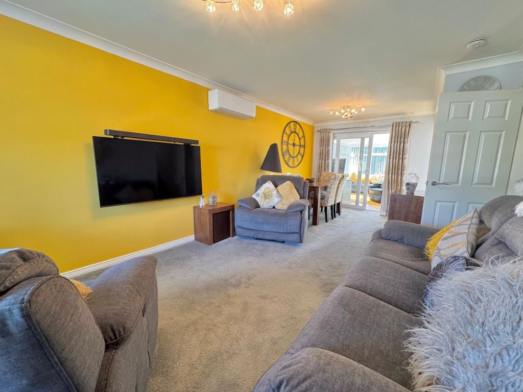 Property photo 3 of 33 c639430B-E8F1-444F-A242-1Cf31B6Eacc9