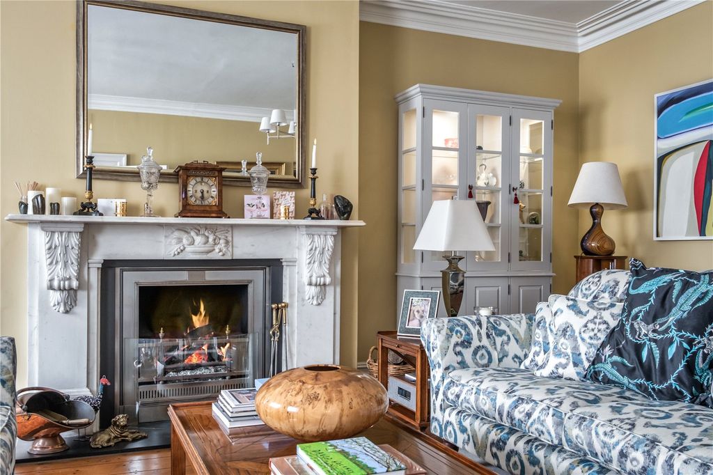 Property photo 1 of 55 Character Features