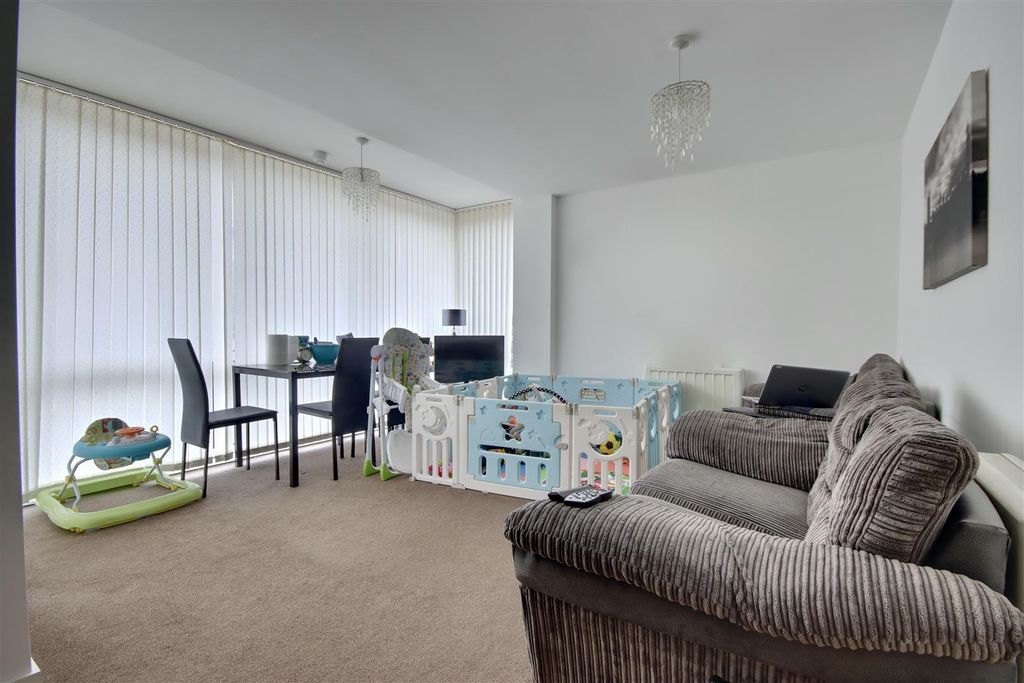 Property photo 3 of 9 848DC537-E30F-4172-B098-8C50261Ca282_1_201_A.Jpeg