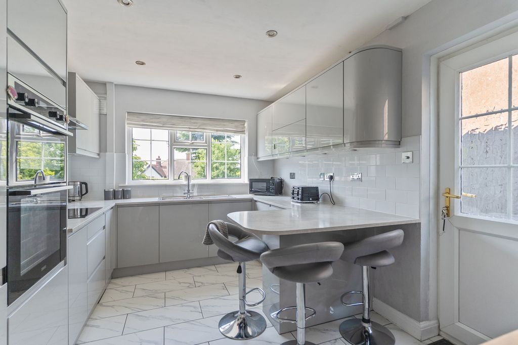Property photo 2 of 39