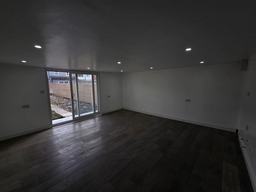 Property photo 3 of 15 418 The Redleys 13.Jpeg