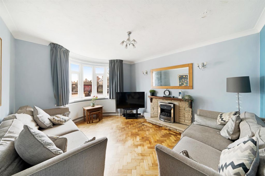 Property photo 2 of 17 Lounge 1.Jpg