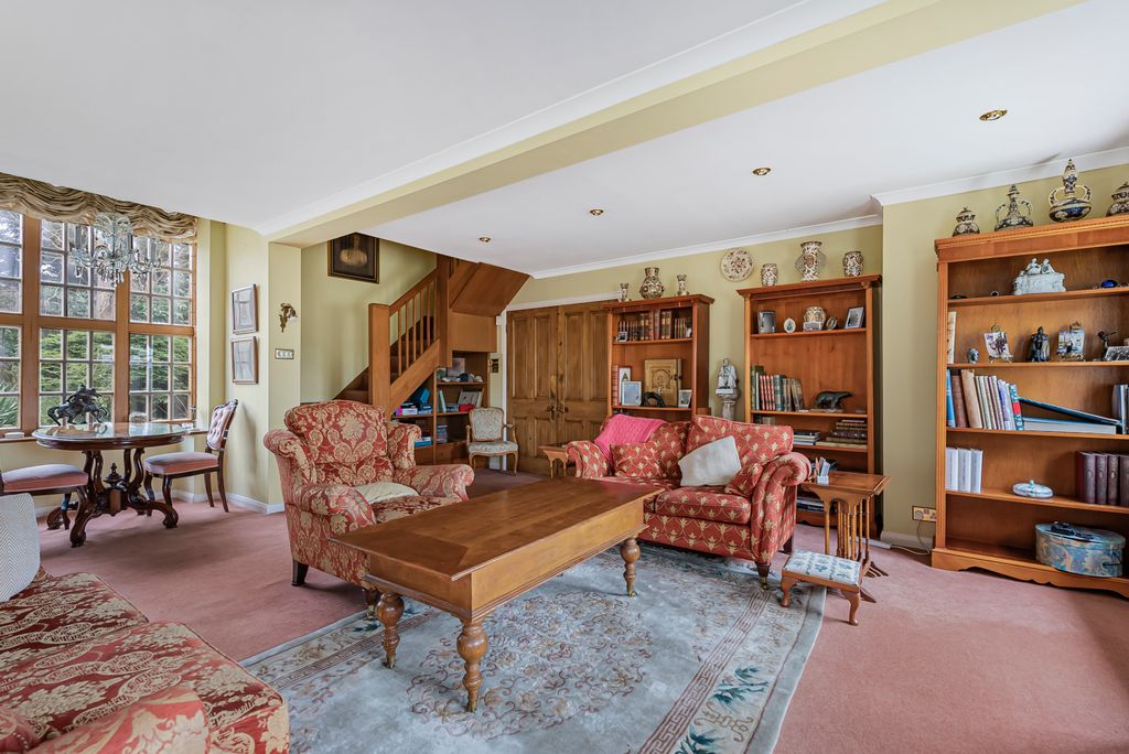 Property photo 2 of 35 Living Room