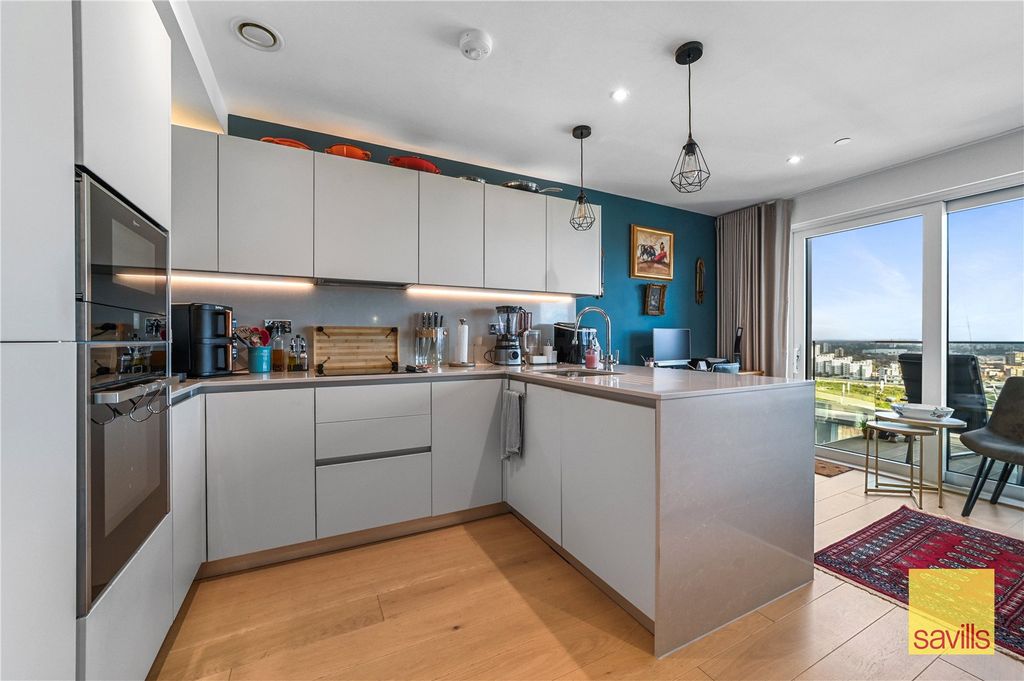 Property photo 3 of 33 Kitchen