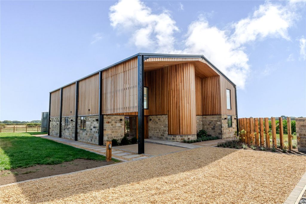 Property photo 1 of 32 Picture 1