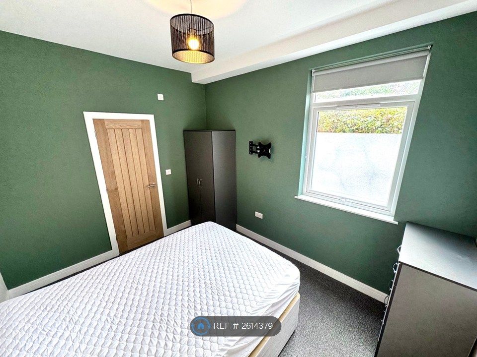 Property photo 1 of 14 Room 2