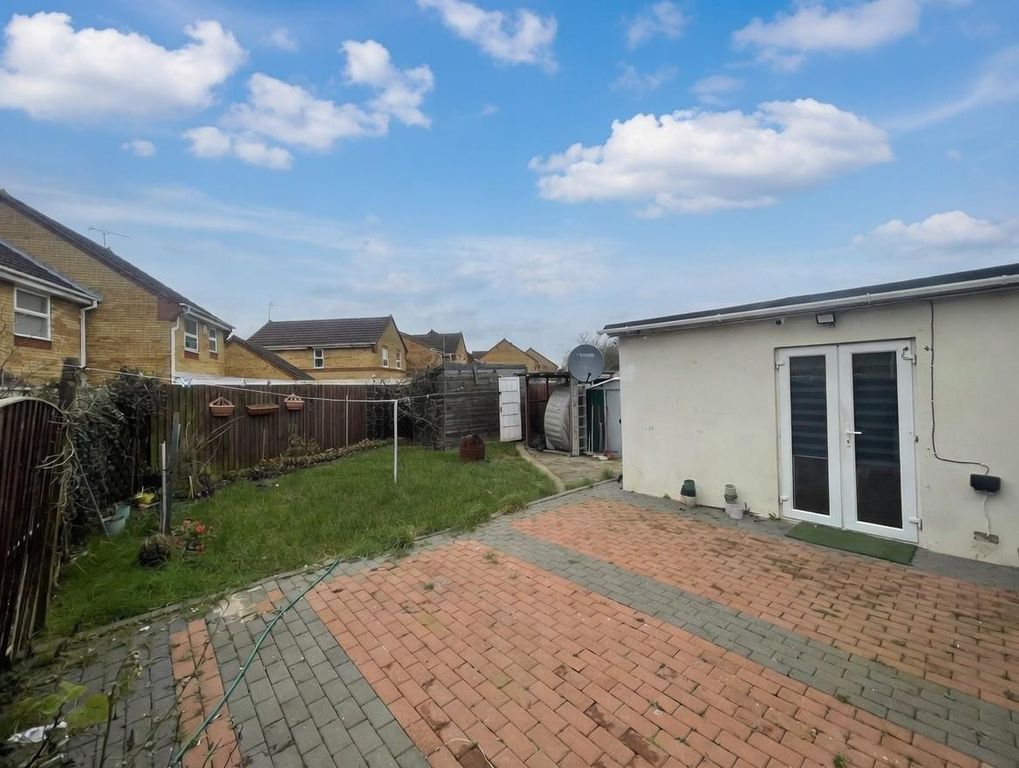 Property photo 3 of 9 Garden.Jpg