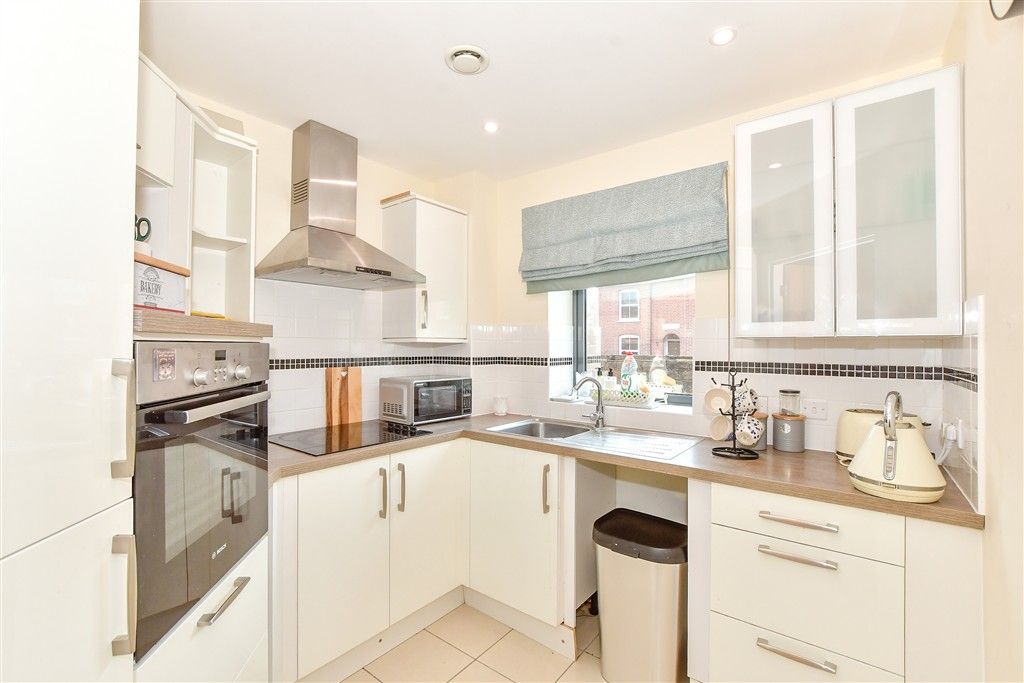 Property photo 2 of 11 Kitchen