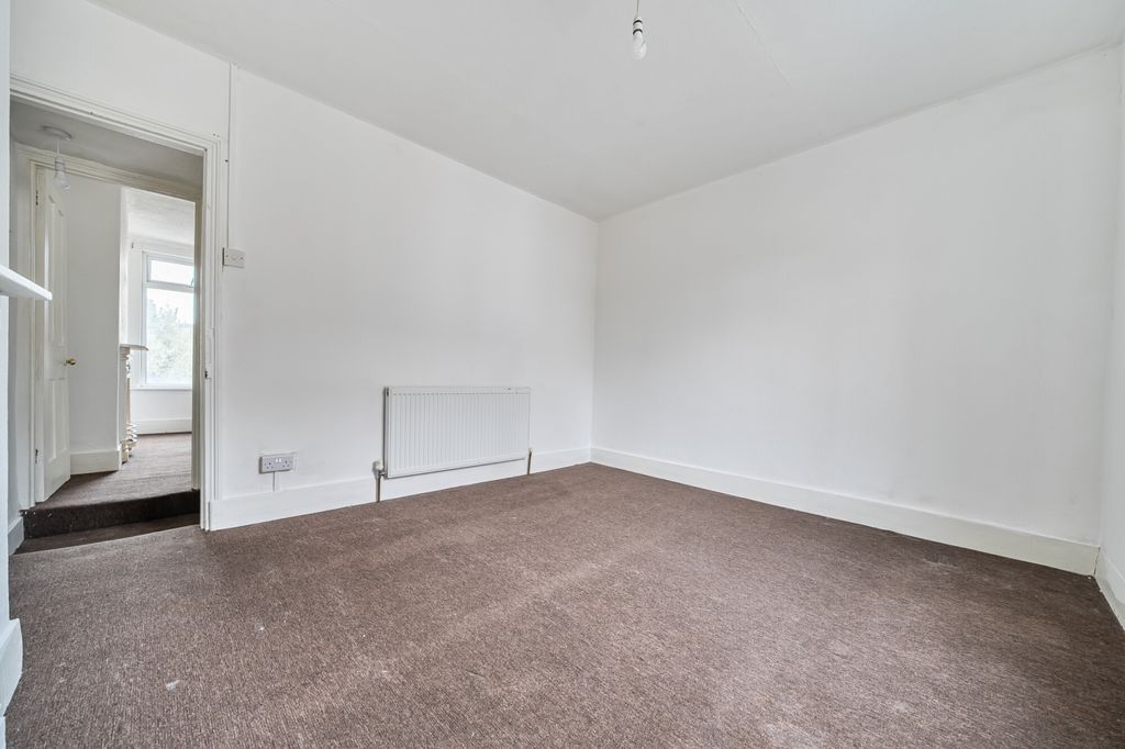 Property photo 2 of 12 -69c3Baf2882Af-l-...